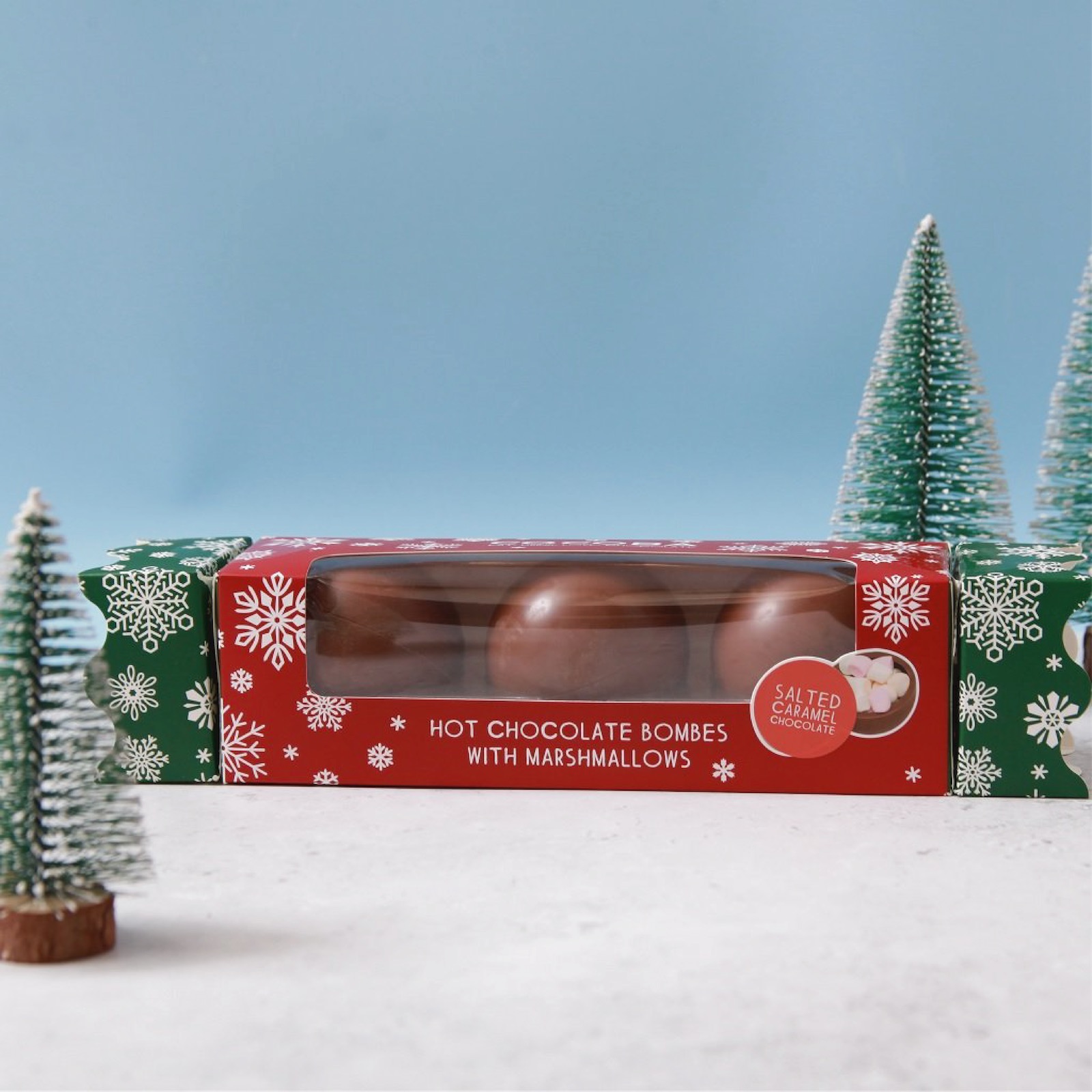 Set 3 bombe de ciocolată cu lapte și caramel sărat cu bezele 150G - Ediție Crăciun
